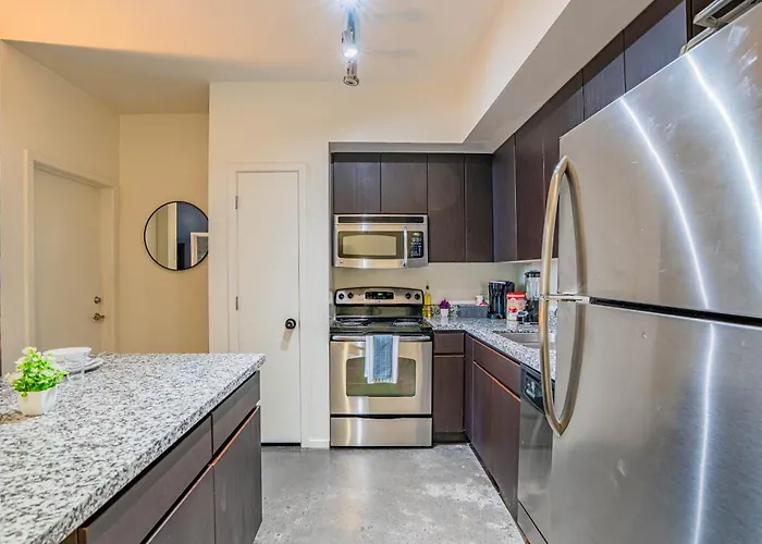 Stylish 2bd - Cdt - Gym, Pool, Parking - Sleep 8 Apartamento