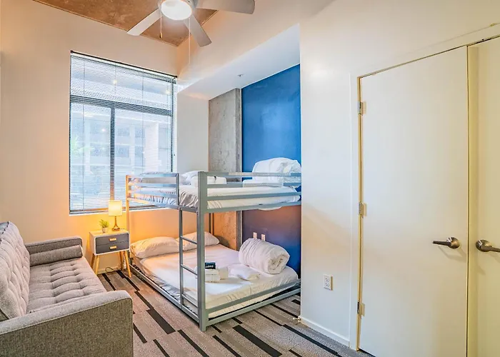 Stylish 2bd - Cdt - Gym, Pool, Parking - Sleep 8 * Phoenix