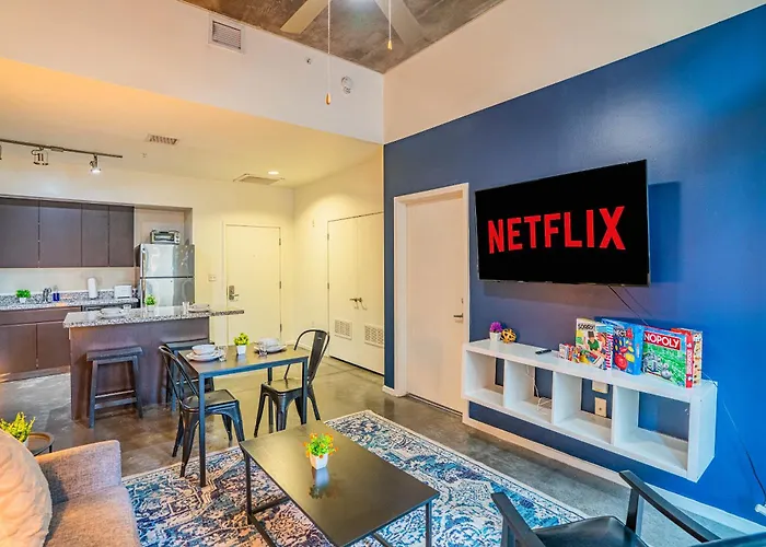 Stylish 2bd - Cdt - Gym, Pool, Parking - Sleep 8 Phoenix