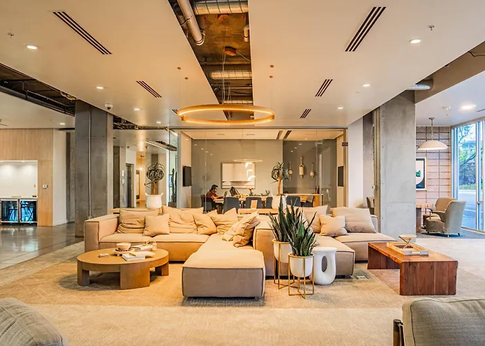 Stylish 2bd - Cdt - Gym, Pool, Parking - Sleep 8 Phoenix