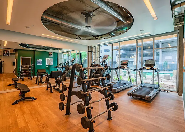 Stylish 2bd - Cdt - Gym, Pool, Parking - Sleep 8 Apartamento