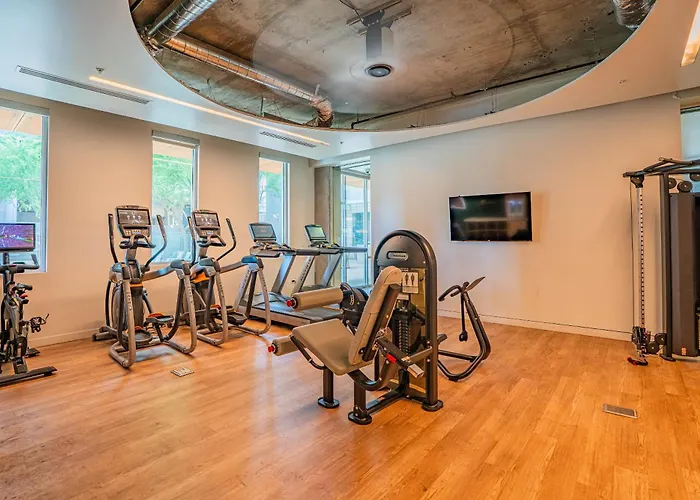 Stylish 2bd - Cdt - Gym, Pool, Parking - Sleep 8 Apartamento Phoenix